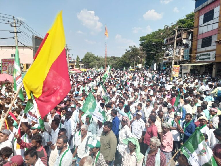 30 ಸಾವಿರ ಜನ: ನಾಮಪತ್ರ ಸಲ್ಲಿಸಿದ ಎಂಟಿಕೆ