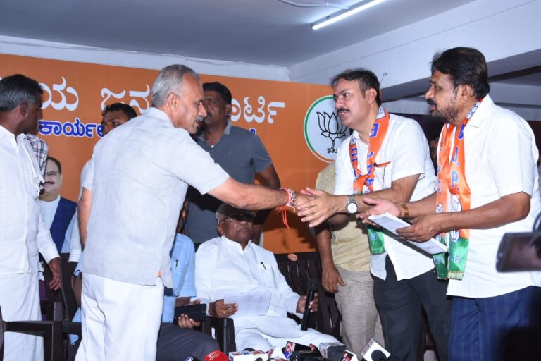 BJP ಸೇರಿದ ಬೆಳ್ಳಿ; JDS  ಕಳೆದುಕೊಂಡಿದ್ದೇನು?