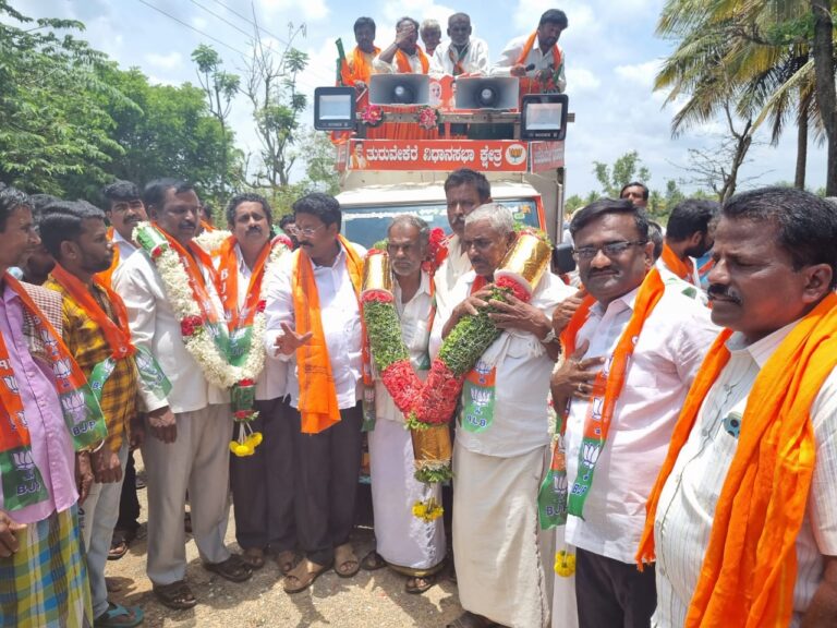 ಬಿಜೆಪಿ ಶಾಸಕರ ಕೈ ಹಿಡಿದ ಮುಖಂಡರು