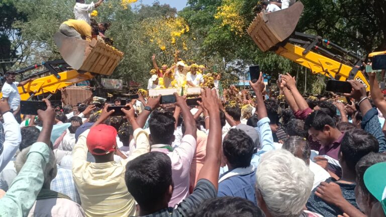 ಶಾಸಕ MTK ಗೆ ಹೂಮಳೆಯ ಸ್ವಾಗತ