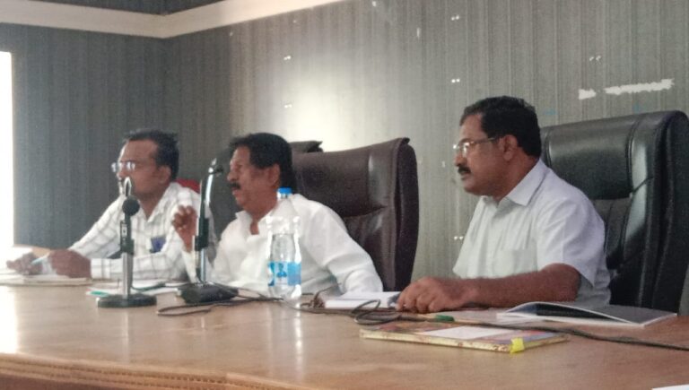 ಕ್ಲಾಸ್ ತೆಗೆದುಕೊಂಡ ಎಂ.ಟಿ.ಕೃಷ್ಣಪ್ಪ::ಸುಸ್ತಾದ ಅಧಿಕಾರಿಗಳು