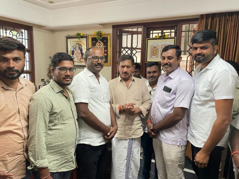 ಶಾಸಕ ಬಾಲಕೃಷ್ಣ ಜತೆ ಮಂಜು ಮಾತುಕತೆ