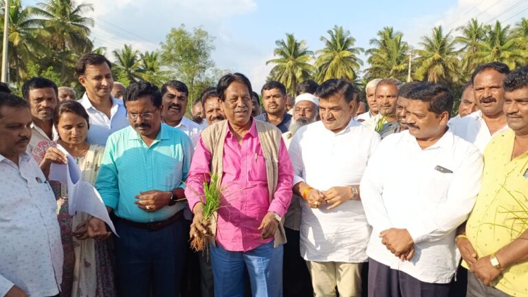 ಕಷ್ಟ ಕಂಡು ಕಣ್ಣೀರಾದ ಶಾಸಕ ಕೃಷ್ಣಪ್ಪ