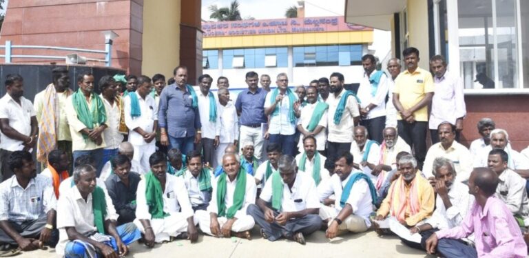 ತುಮುಲ್ ವಿರುದ್ಧ ರೈತರ ಆಕ್ರೋಶ