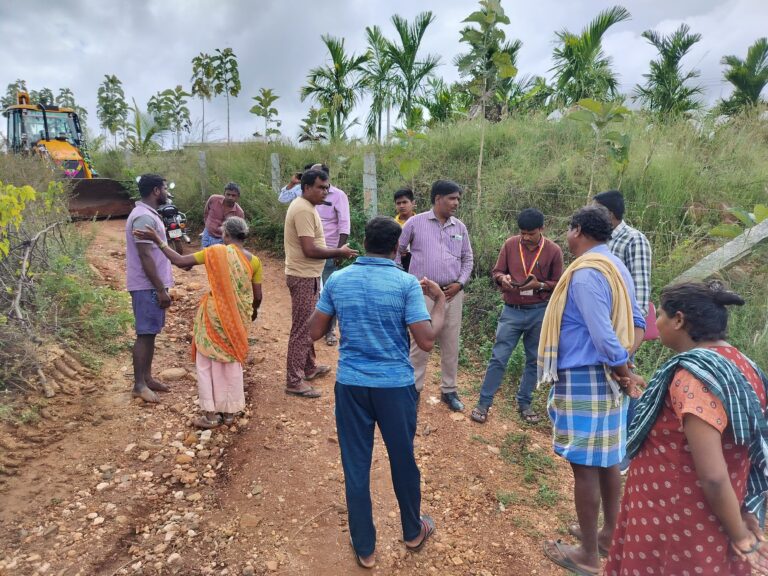 ಅಲೆಮಾರಿ ವಸತಿ ಪ್ರದೇಶಕ್ಕೆ ರಸ್ತೆ ಗೆ ಅಡ್ಡಿ