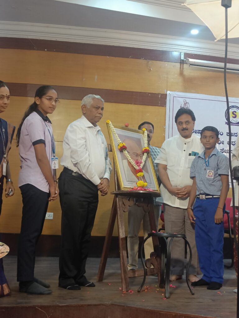 ಗಾಂಧೀಜಿಯನ್ನು ಓದದೇ ವಿಮರ್ಶಿಸಬೇಡಿ : ನಾಡೋಜ ಡಾ. ವೂಡೇ ಪಿ ಕೃಷ್ಣ