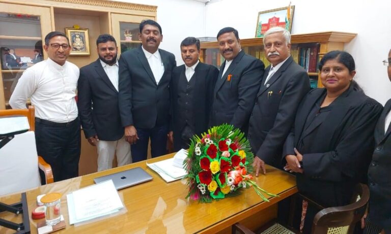 ಹೈಕೋರ್ಟ್ ನ್ಯಾಯಾಧೀಶರ ಭೇಟಿ ಮಾಡಿದ ತುಮಕೂರು ವಕೀಲರ ಸಂಘದ ಪದಾಧಿಕಾರಿಗಳು