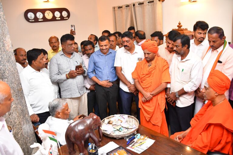 ಬೆಂಗಳೂರು ರಿಂಗ್ ರಸ್ತೆ ಭೂ ಸ್ವಾಧೀನ ಕೈಬಿಡಲು ಸಿದ್ದಗಂಗಾ ಶ್ರೀ ಒತ್ತಾಯ